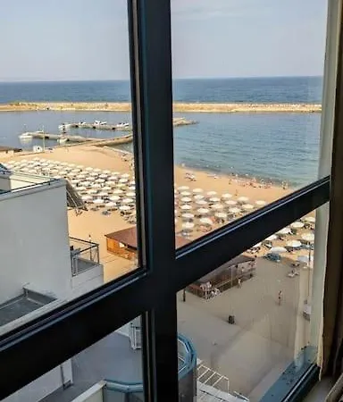 Apartment Stunning Private Beachfront With Pool Access *